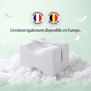 Oreiller de genoux ergonomique OrthoDodo en mousse à mémoire de forme sur fond nuageux avec badges de livraison France et Belgique